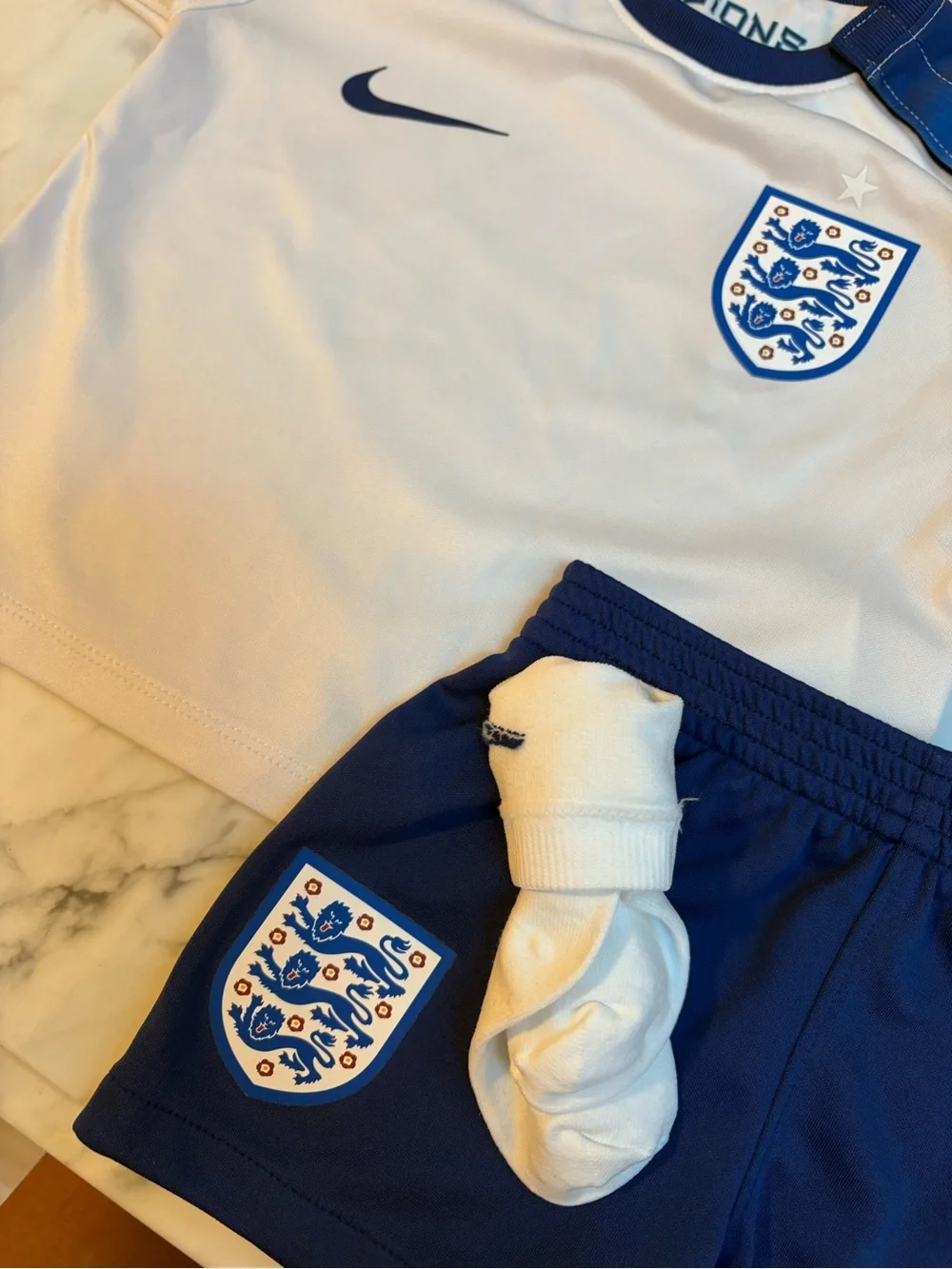 Nike Kids England Football Tee & Shorts Set - White & Blue 9-12 m